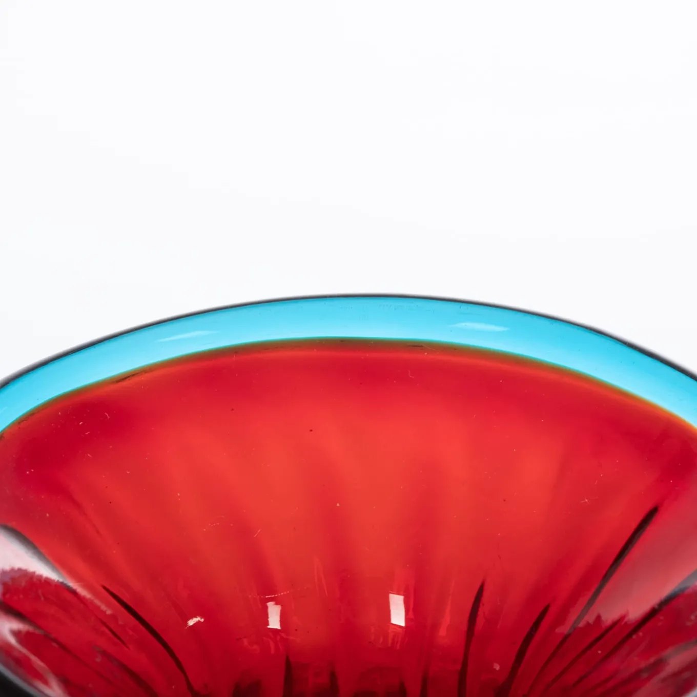 1950 Grande vaso rosso Balloton con bordo azzurro