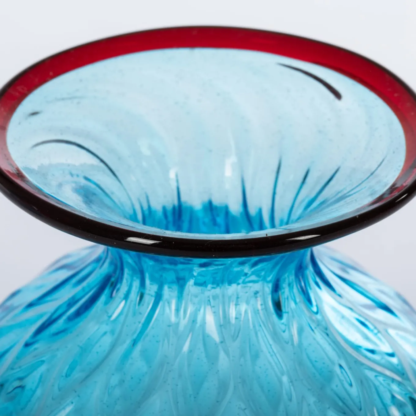 1950 Piccolo vaso Balloton azzurro con bordo bordeaux