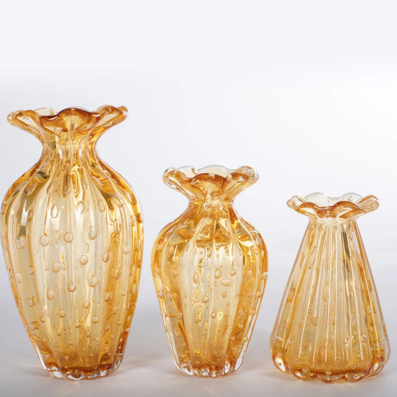 1950 Set di 3 vasi in ambra con bolle d'oro