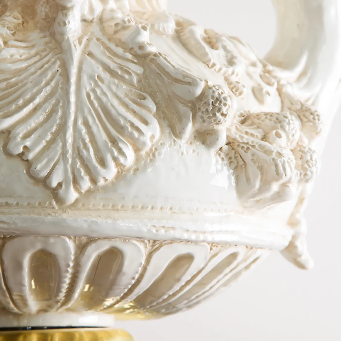 2593 Vaso in maiolica