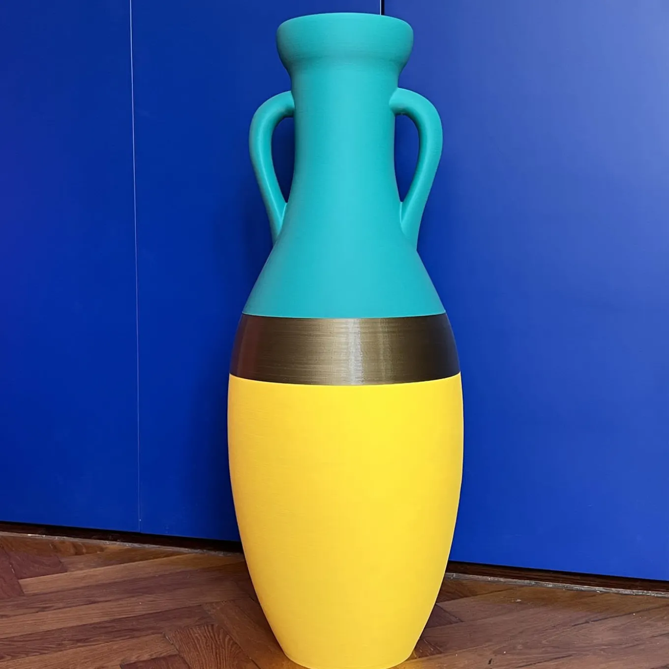 Anfora Giulio Cesare XXL in bronzo giallo e blu chiaro
