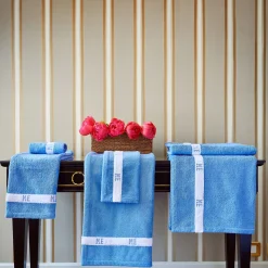 Asciugamano da bagno Pompidou in stile geometrico bianco e blu Assisi