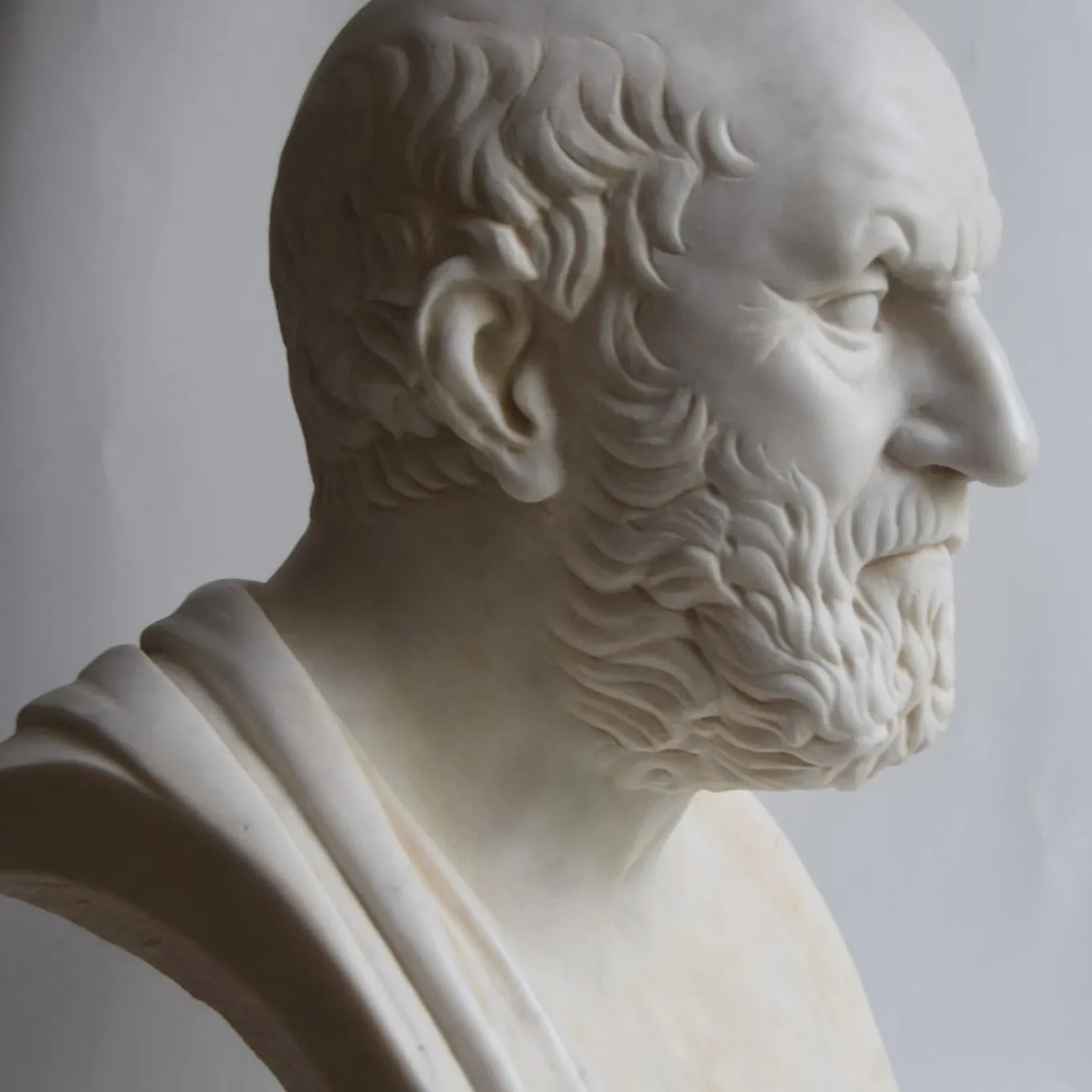 Busto di Ippocrate bianco di Carrara