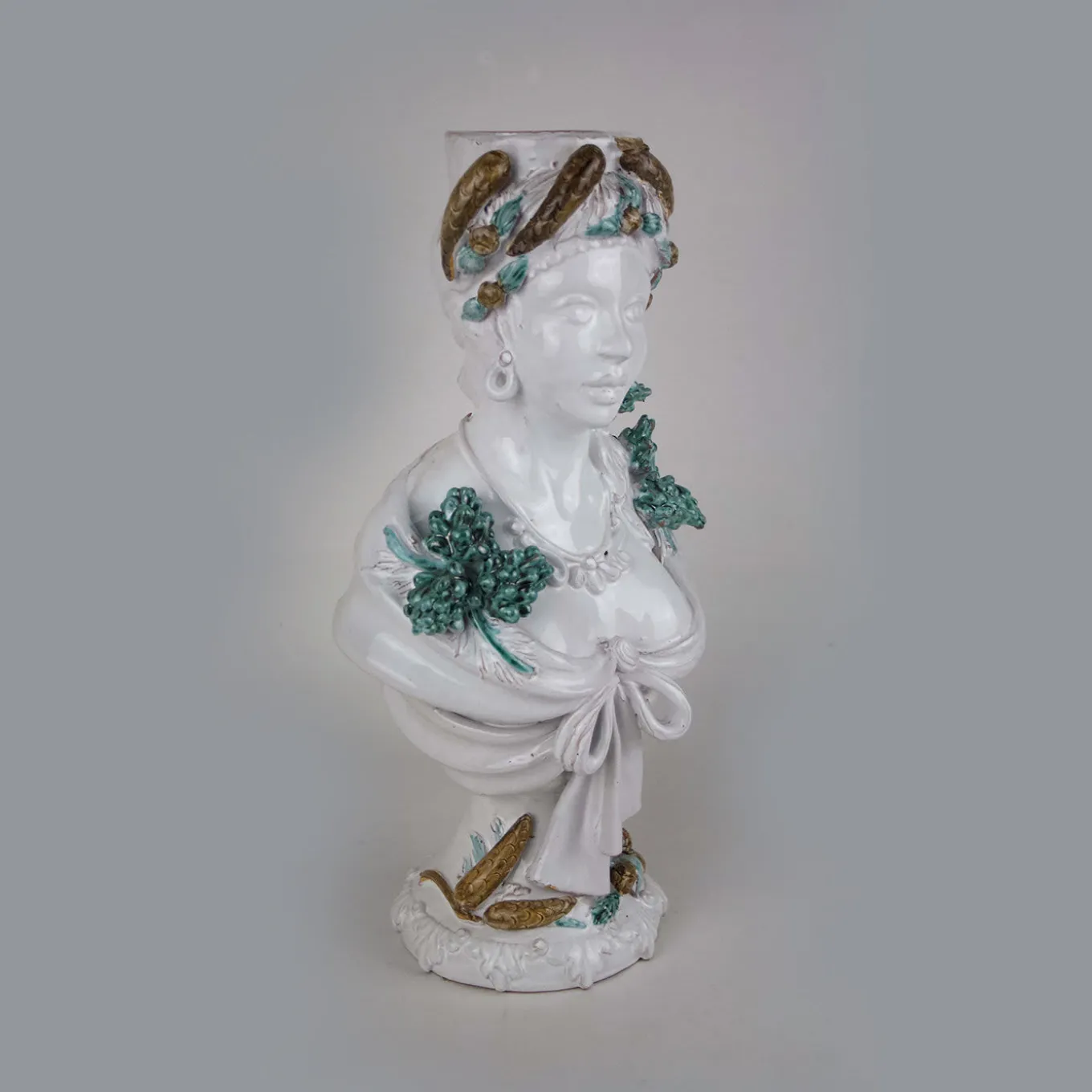 Busto scultura invernale in ceramica
