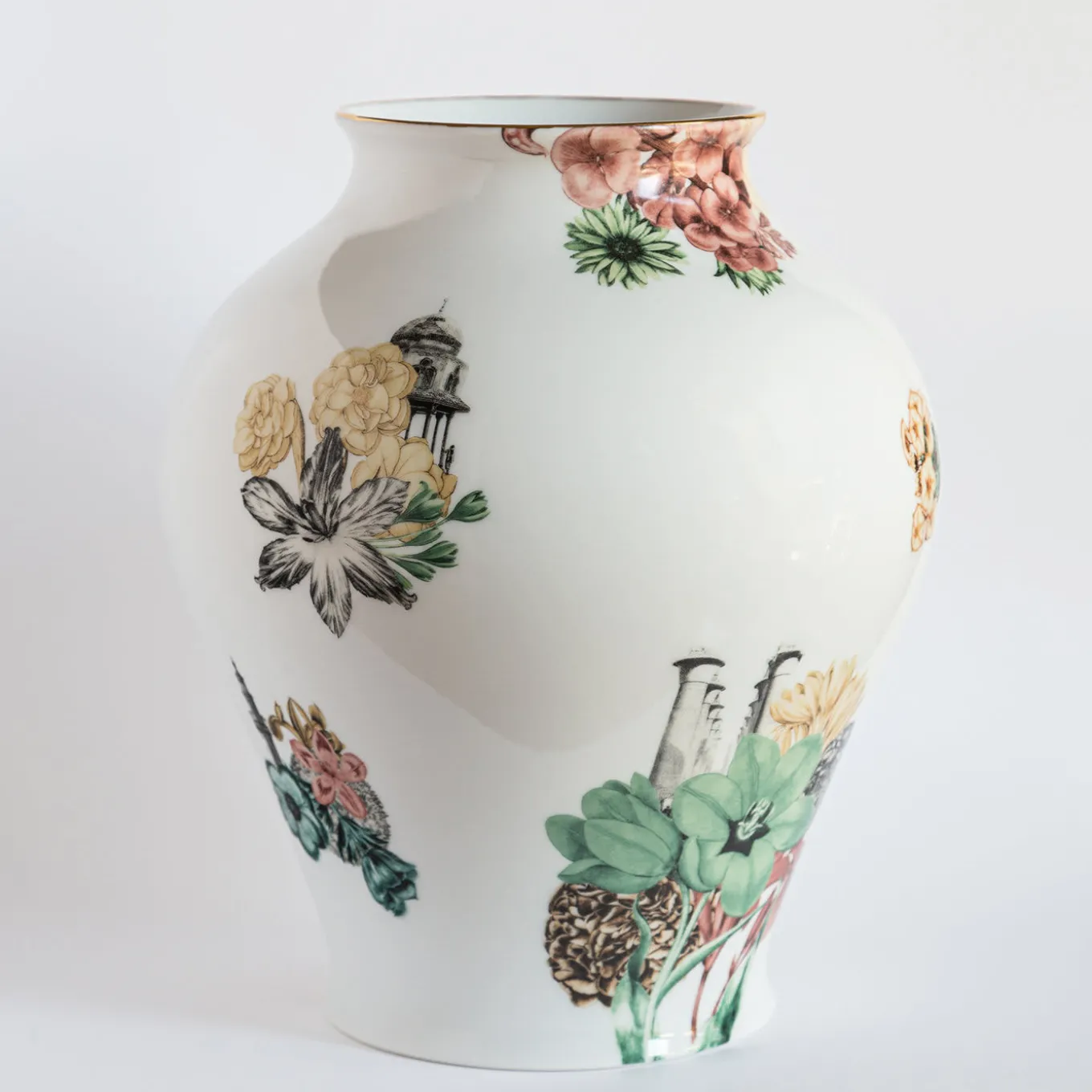 Cairo Vaso in porcellana ad anfora con fiori e architetture H27Cm