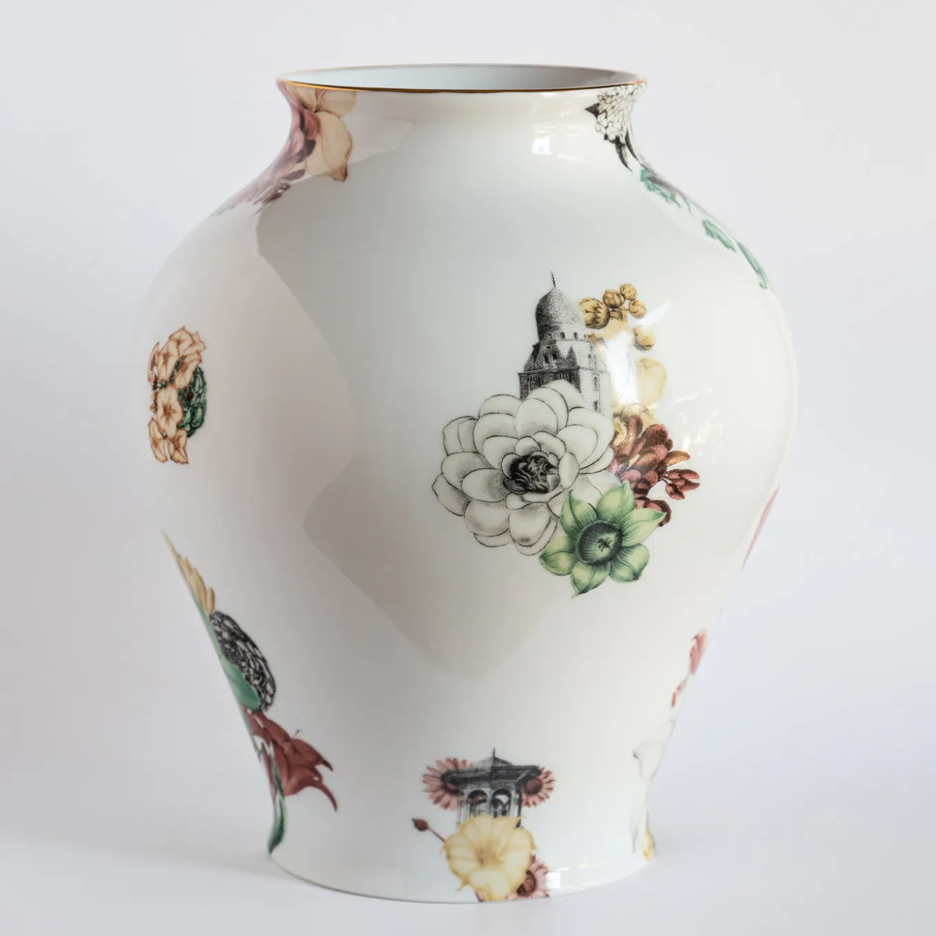 Cairo Vaso in porcellana ad anfora con fiori e architetture H27Cm