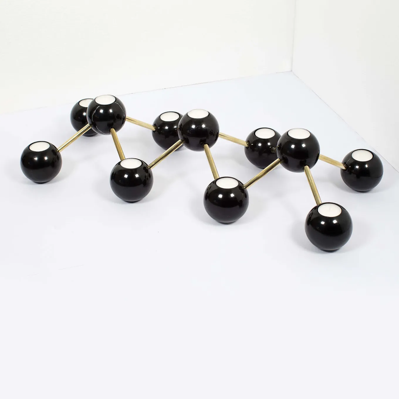 Candelabro a 11 sfere in marmo portoro nero Bramante di ADL Atelier Design Lab