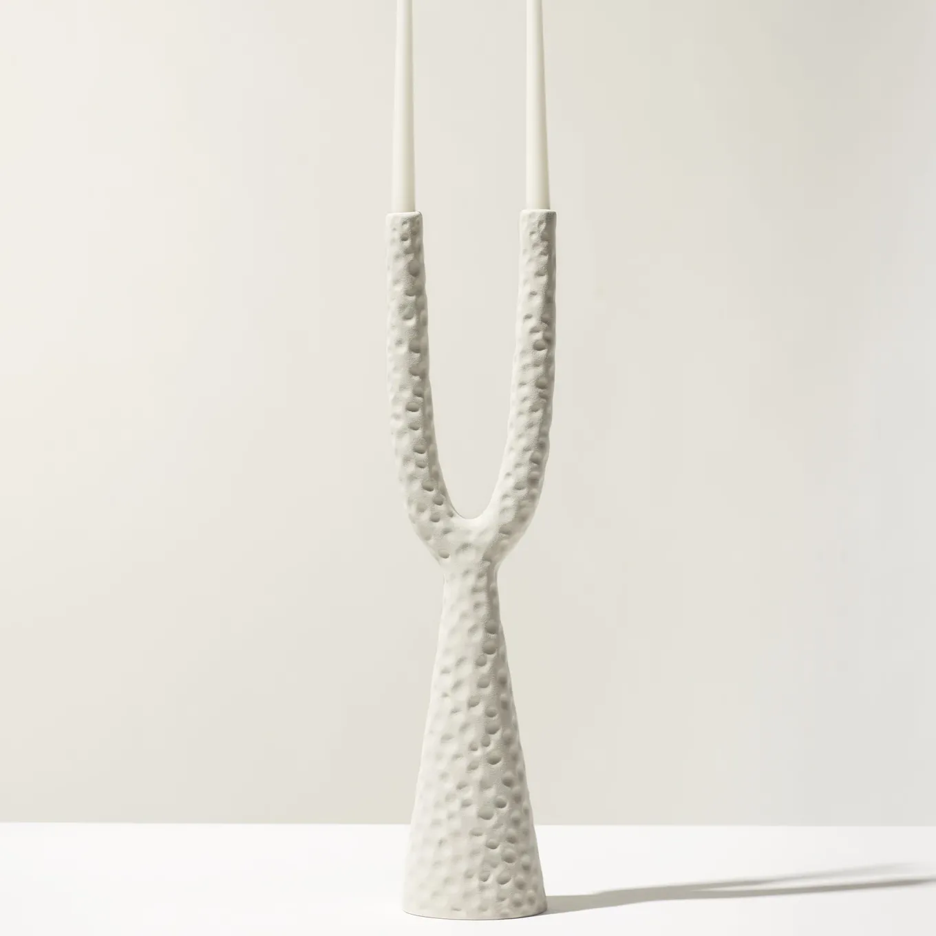 Candelabro Alpha in ceramica bianco opaco