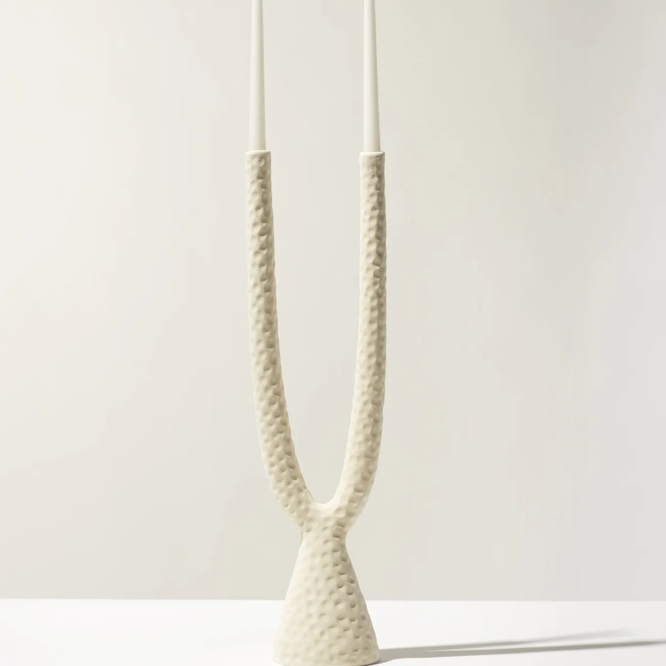 Candelabro Beta in ceramica cornsilk opaca