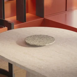 Centro tavola in travertino argento Inside Out di Karen Chekerdjian