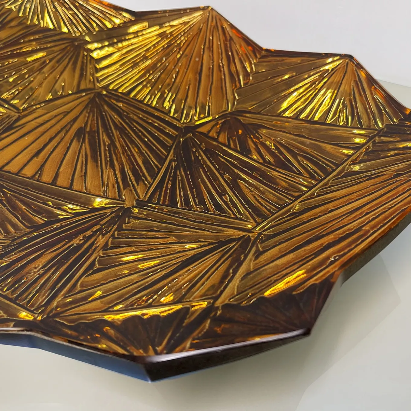 Centrotavola artistico in ambra e cristallo dorato