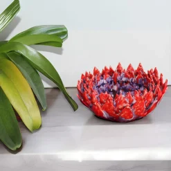 Centrotavola decorativo in ceramica rosso e viola Acantha