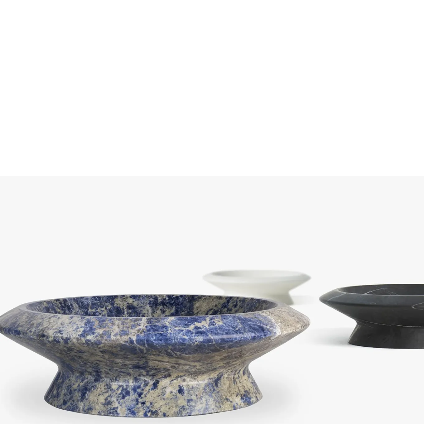 Centrotavola in marmo blu di Sodalite di Ivan Colominas