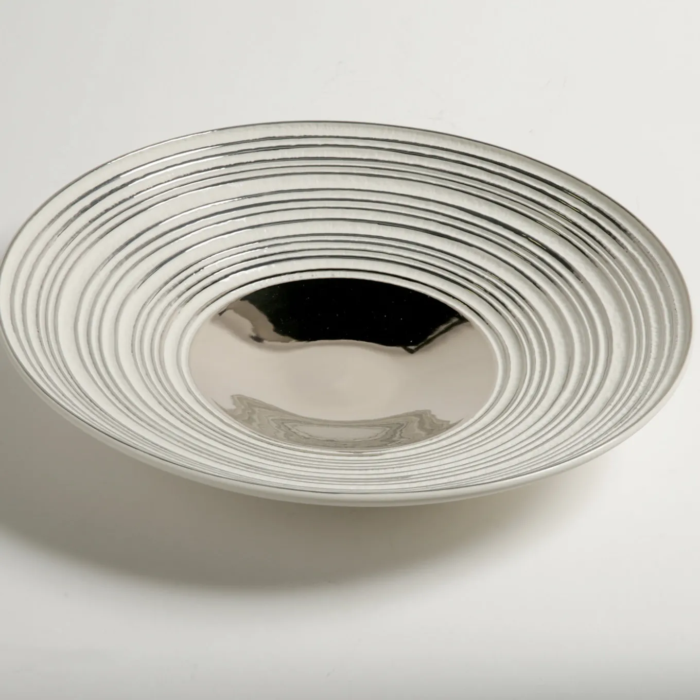 Centrotavola in platino Antithesis