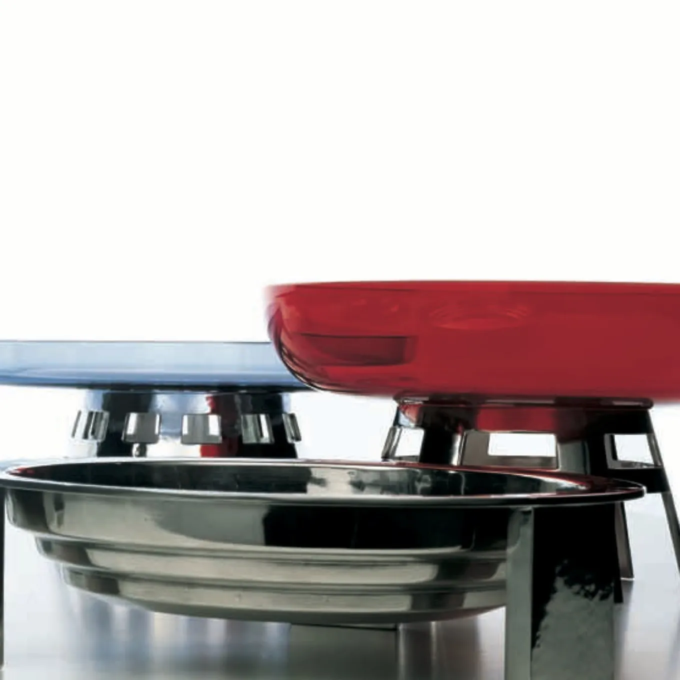 Centrotavola rosso in edizione limitata di Ettore Sottsass