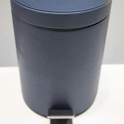 Cestino in pelle con coperchio in blu