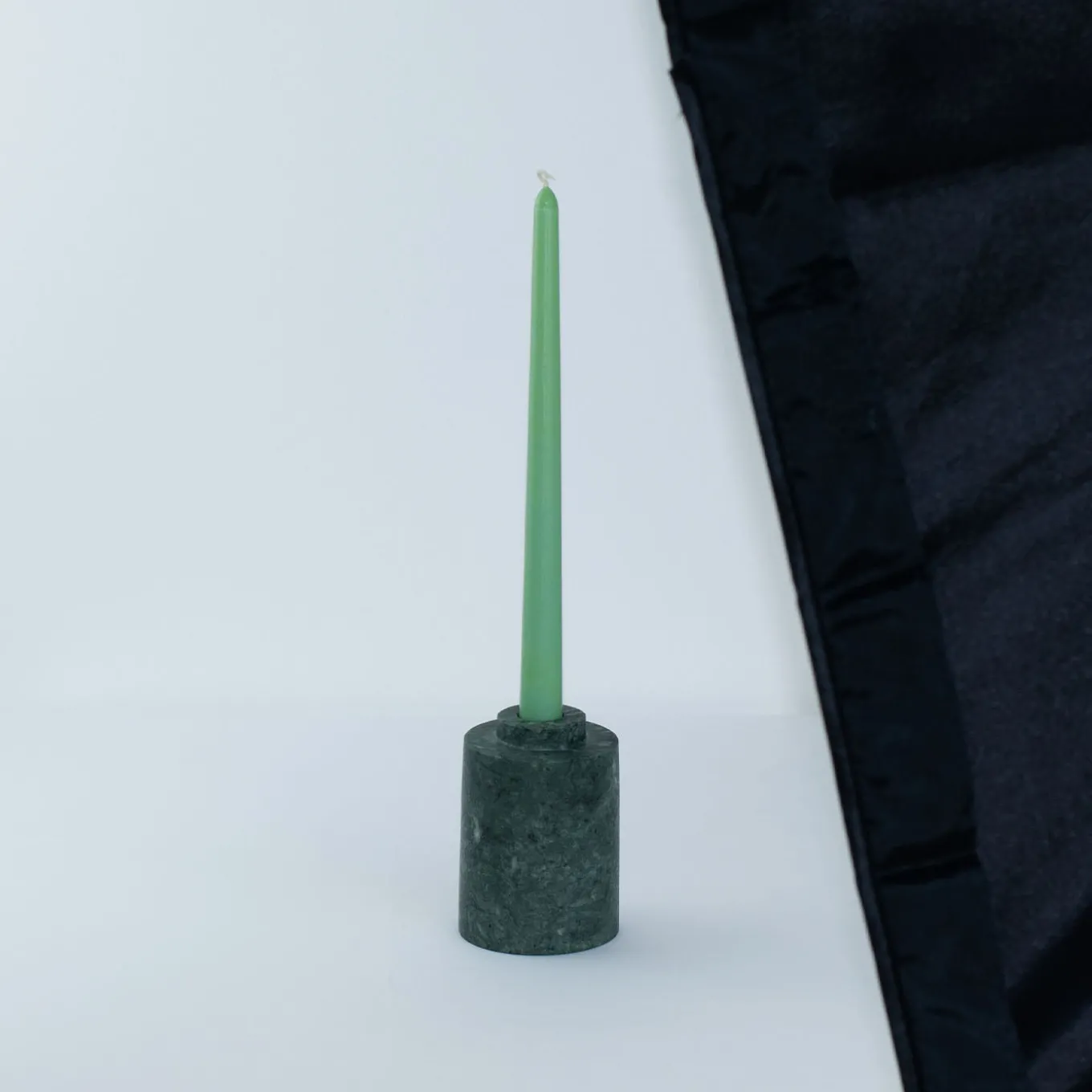 Com portacandela cilindrico in marmo verde Guatemala