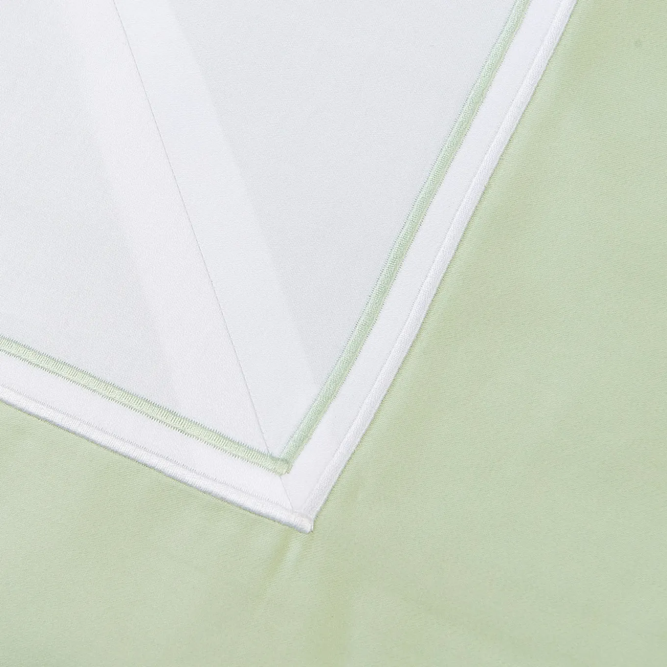 Completo Letto Eucalipto Verde e Bianco in Raso di Cotone