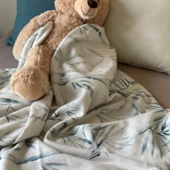 Coperta di bambù dipinta a mano con frange bianche e nere
