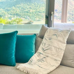 Coperta di bambù dipinta a mano con frange bianche e nere