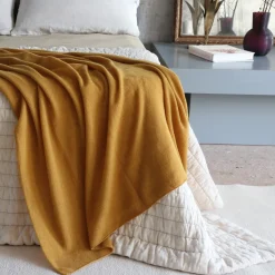 Coperta di lino bianca e ondulata
