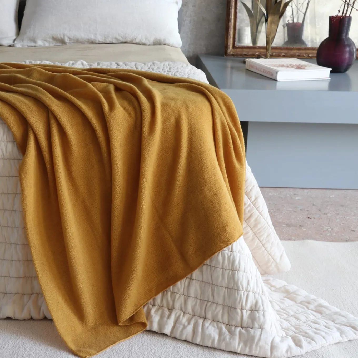Coperta di lino bianca e ondulata
