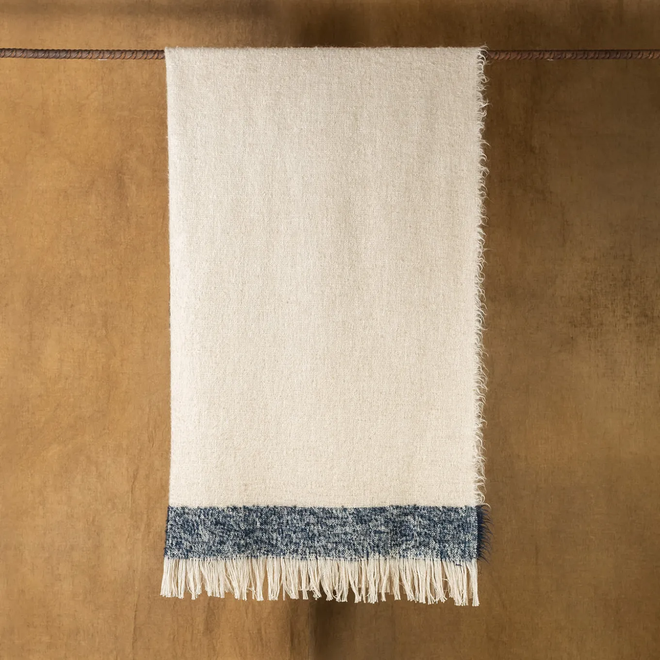 Coperta Druig con frange beige e blu