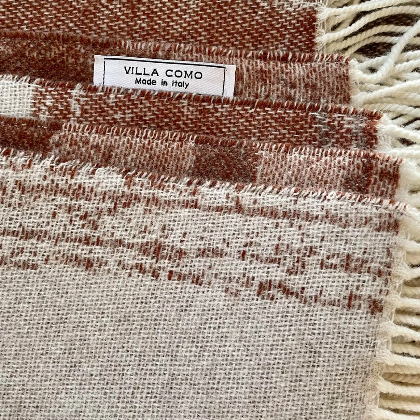 Coperta Graffiti con frange marrone e beige