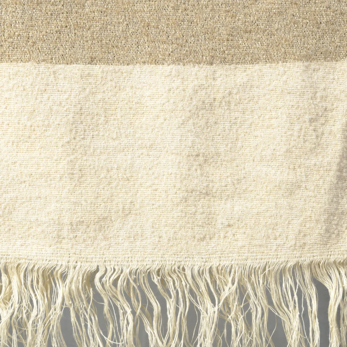 Coperta Hela con frange sabbia e beige