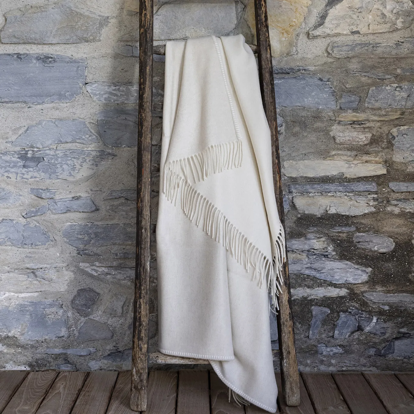 Coperta piccola Melrose con frange bianche