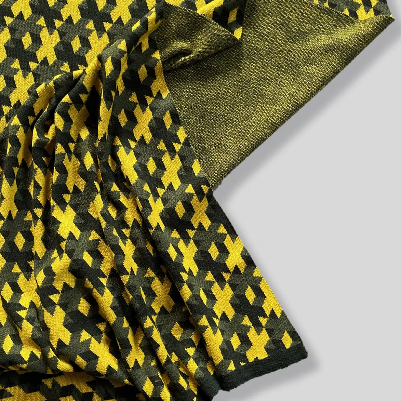 Coperta Plaid Lana 01 a motivi gialli e grigi di Giulio Iacchetti