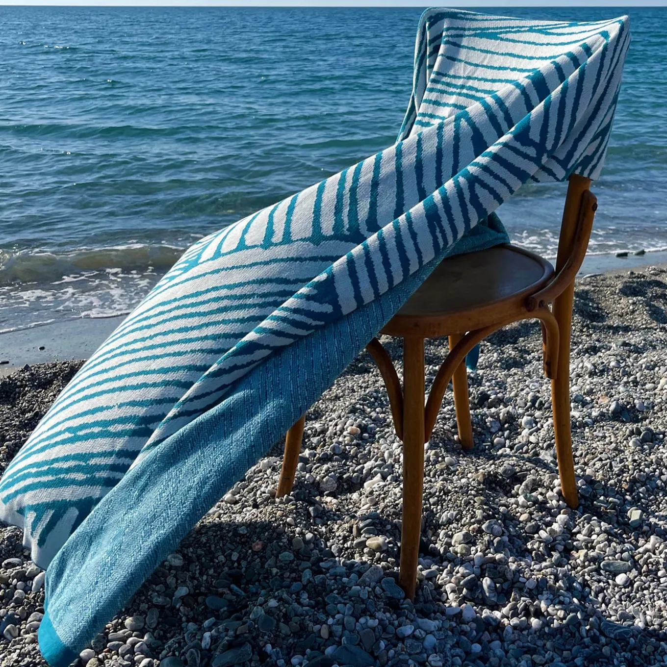 Coperta Tratto Bio Teal & White di Emilio Salvatore Leo