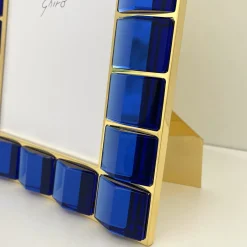 Cornice portafoto in ottone placcato oro 24 carati e cristallo blu lavorato a mano