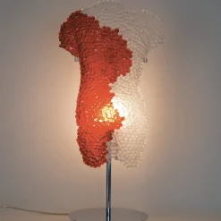 Corpo scultura in cristallo rosso con sistema retroilluminato