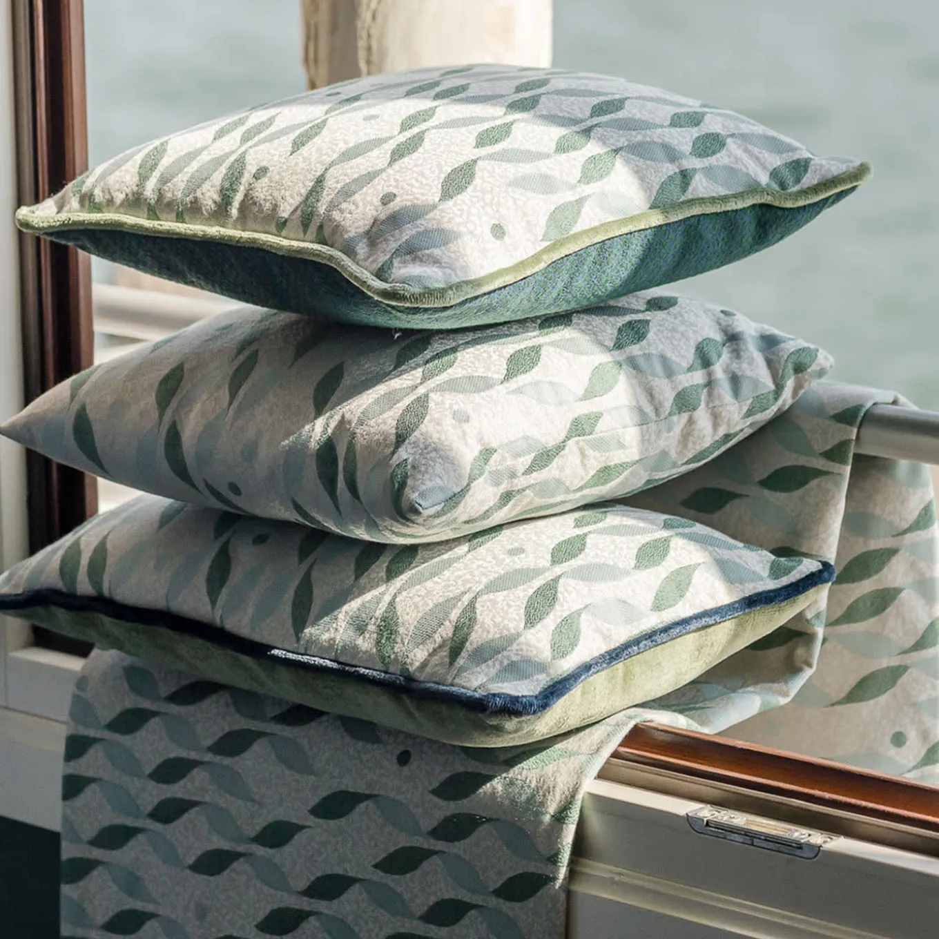 Cuscino Carrè azzurro in tessuto Jacquard TALIA