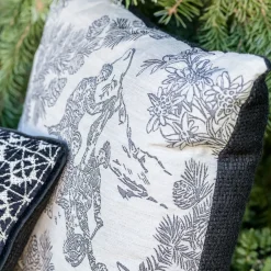 Cuscino Carré bianco e nero in tessuto toile de jouy jacquard