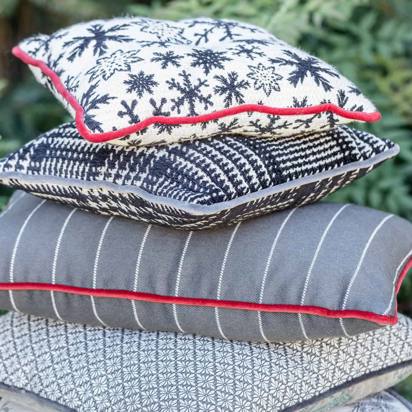 Cuscino Carré in tessuto jacquard bianco e nero Galles' Prince