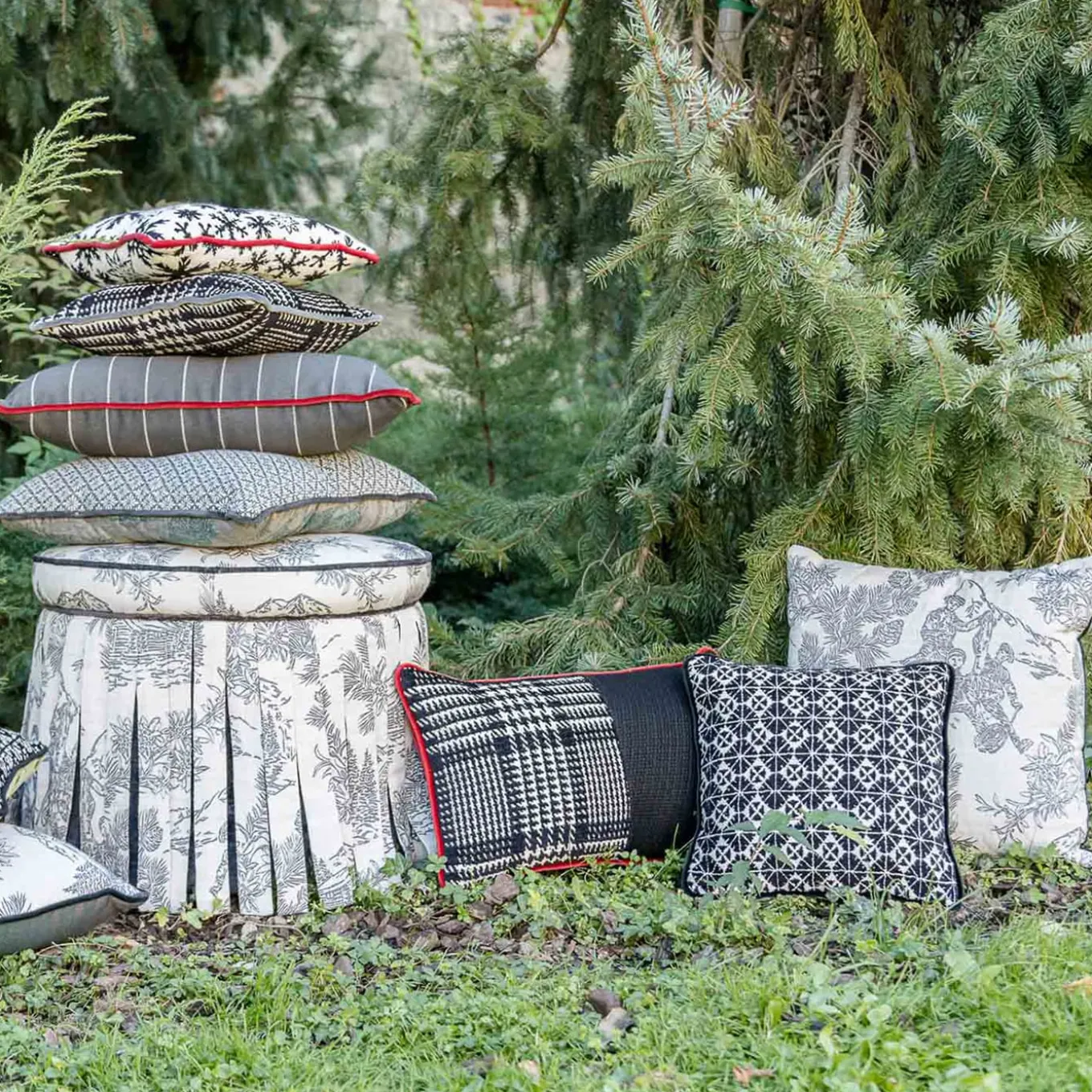 Cuscino Carrè quadrato bianco e nero in tessuto jacquard geometrico