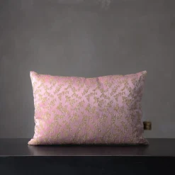 Cuscino Ledbetter rettangolare floreale rosa e oro