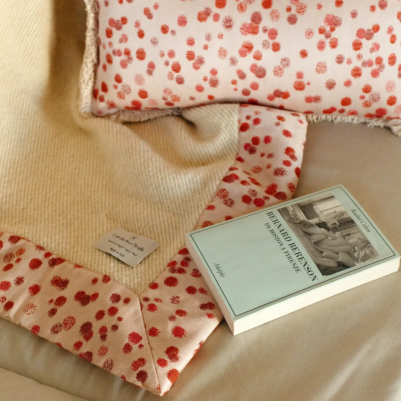 Cuscino piccolo con frange rosse e fucsia