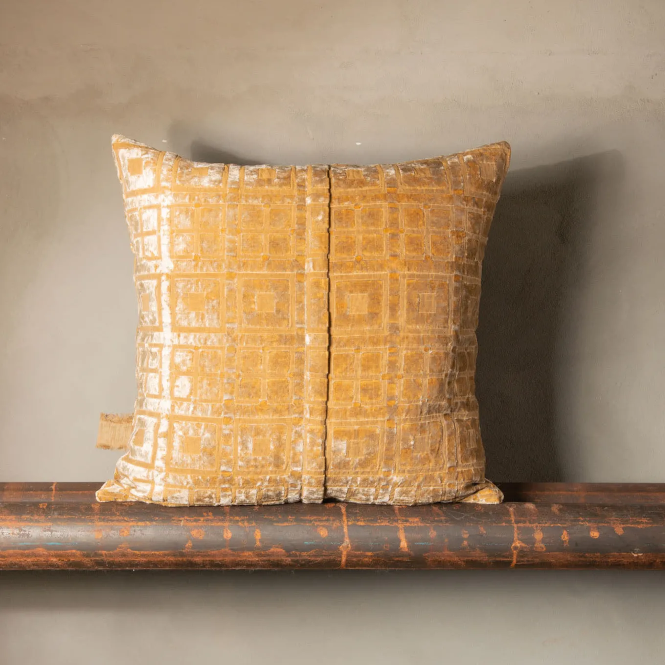 Cuscino quadrato Celidonia in velluto jacquard dorato