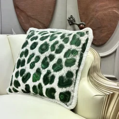Cuscino quadrato con frange Spotted Malachite di Carlo Rampazzi