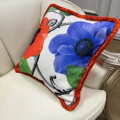 Cuscino quadrato con frange White Flower di Carlo Rampazzi