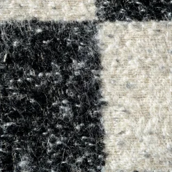 Cuscino quadrato Ronce a scacchi bianchi e neri in mohair