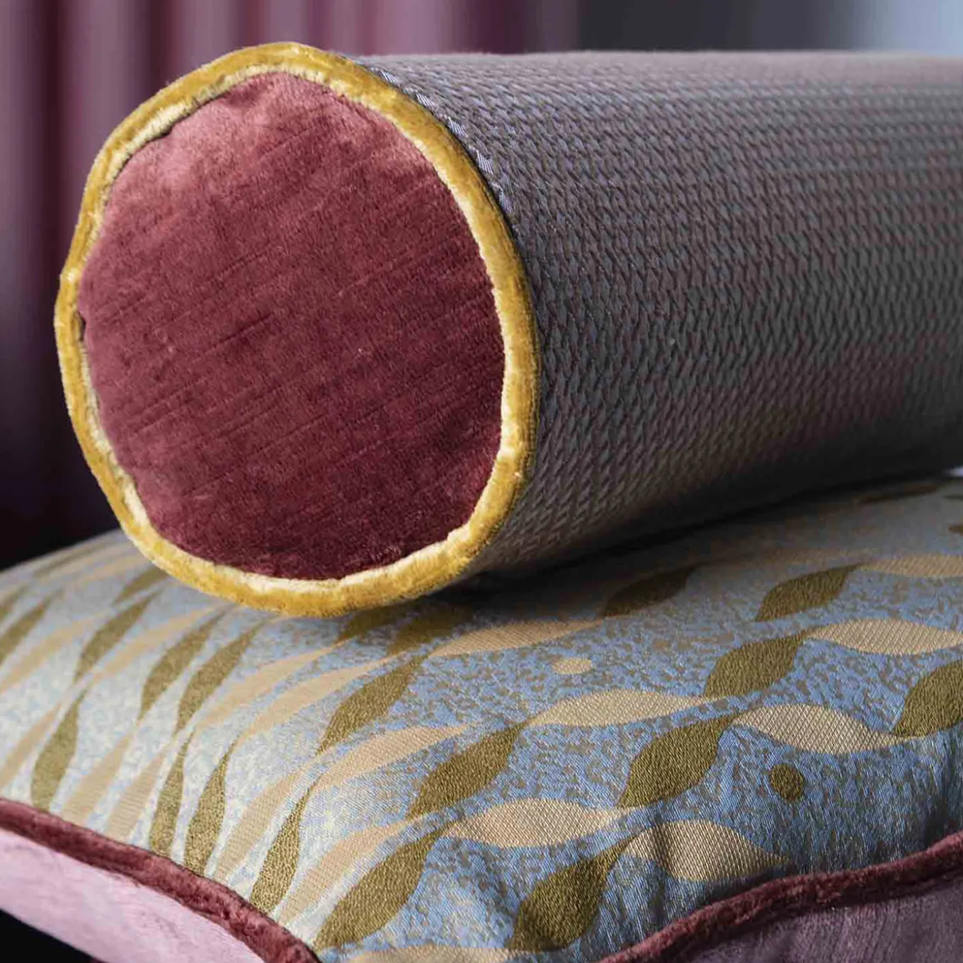 Cuscino Rullo in tessuto jacquard falso unito