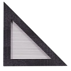 Decorazione da parete a triangolo in legno carbonizzato della collezione ORU