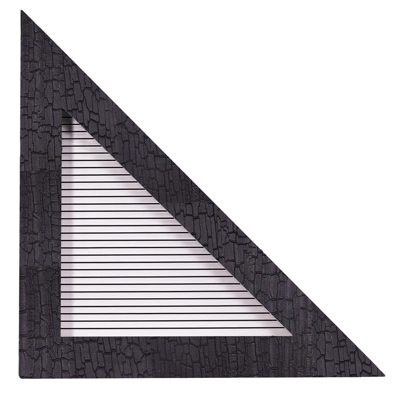 Decorazione da parete a triangolo in legno carbonizzato della collezione ORU