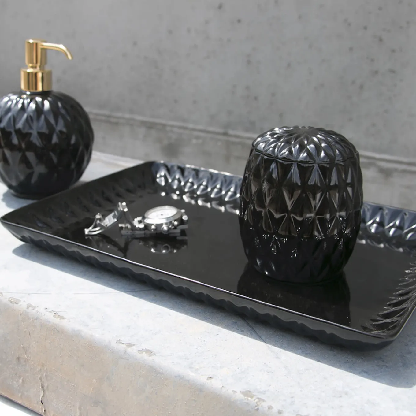DISPENSER DI SAPONE ROTONDO BLACK TIE - NERO