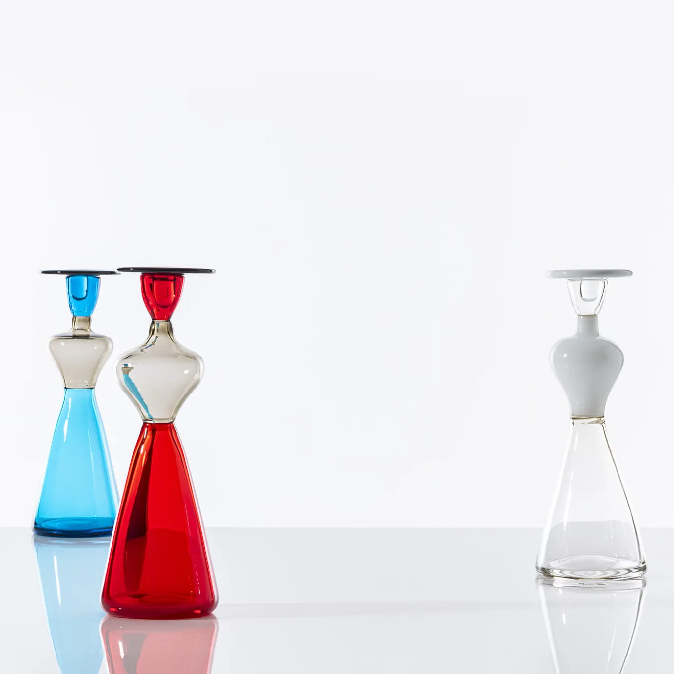Donna Campigliesca Vaso antropomorfo in vetro rosso di Gio Ponti