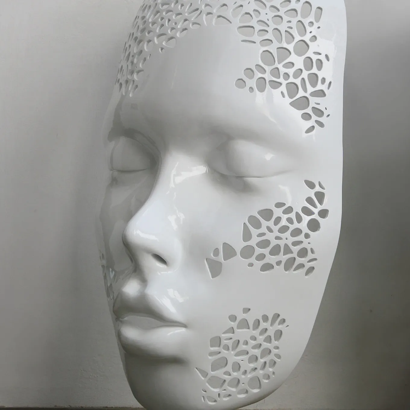 Donna MASCHERATI Scultura Bianca
